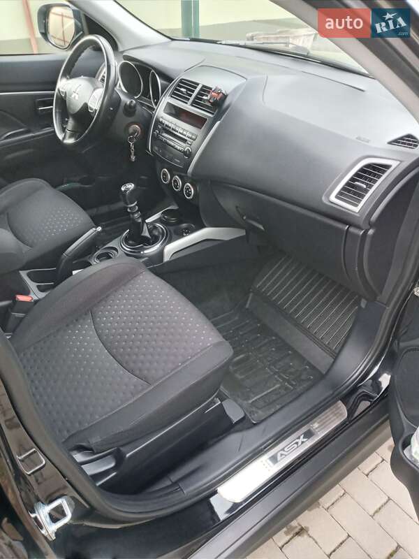 Внедорожник / Кроссовер Mitsubishi ASX 2010 в Буче