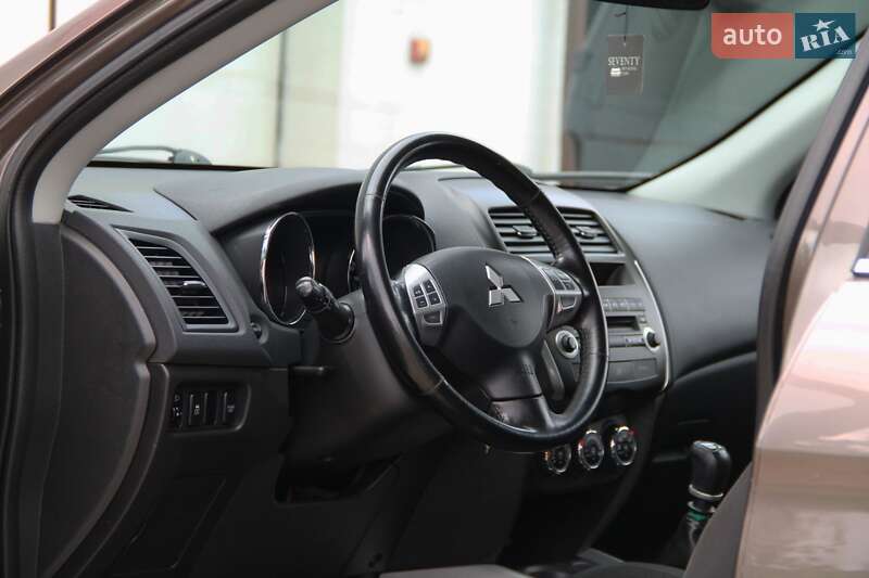 Позашляховик / Кросовер Mitsubishi ASX 2012 в Сарнах