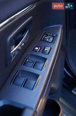 Внедорожник / Кроссовер Mitsubishi ASX 2014 в 