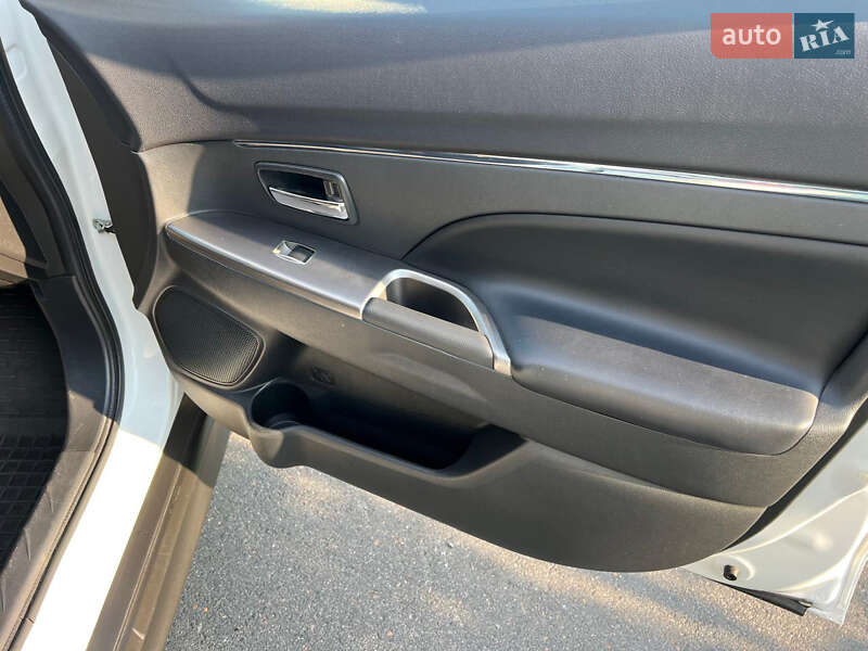 Позашляховик / Кросовер Mitsubishi ASX 2017 в Києві фото 11 Позашляховик / Кросовер Mitsubishi ASX 2017 в Києві