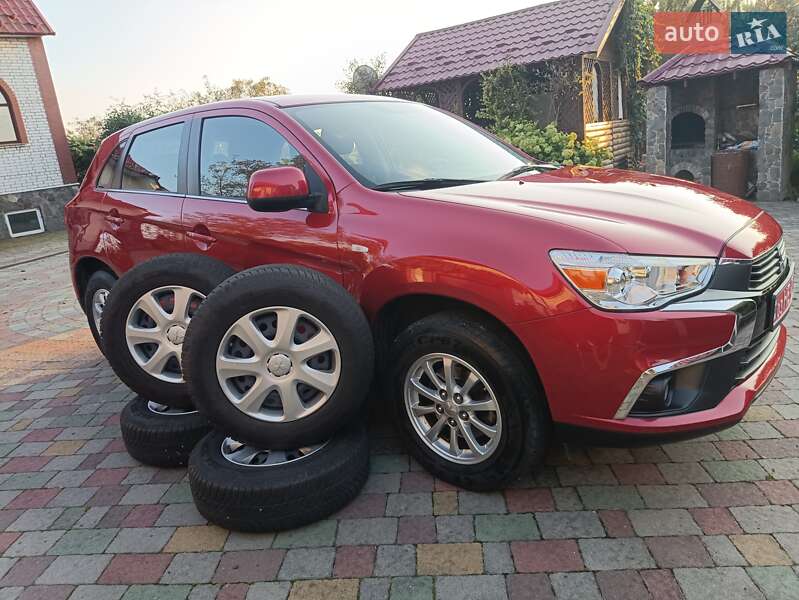 Внедорожник / Кроссовер Mitsubishi ASX 2017 в 
