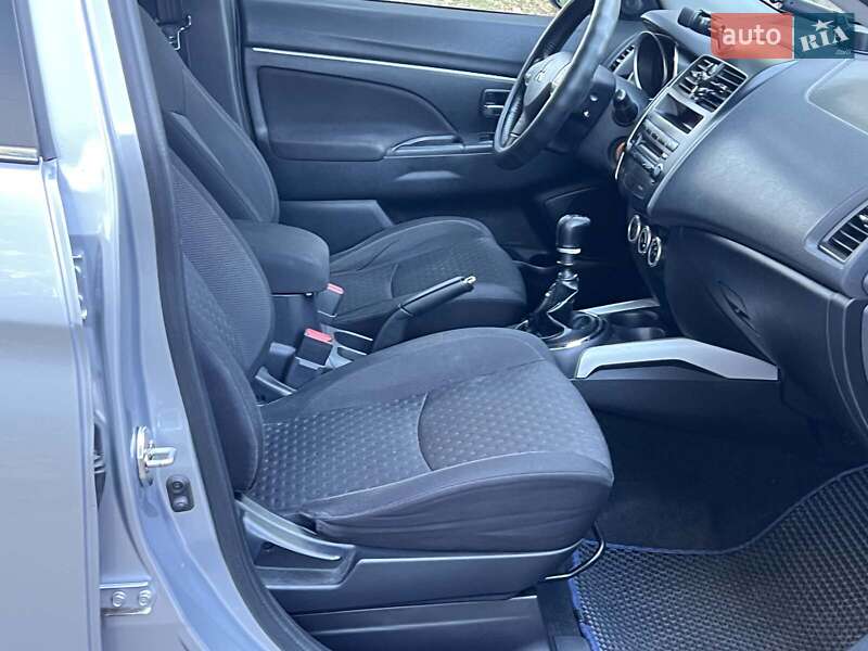 Позашляховик / Кросовер Mitsubishi ASX 2010 в Києві