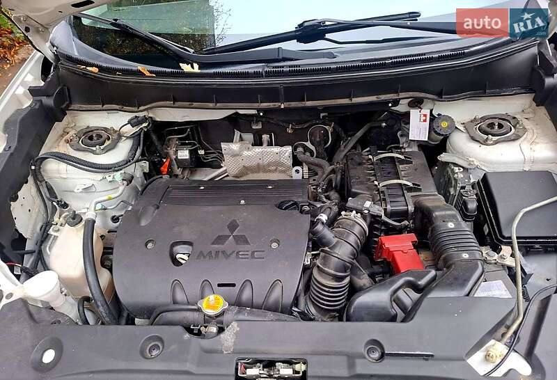 Внедорожник / Кроссовер Mitsubishi ASX 2012 в 