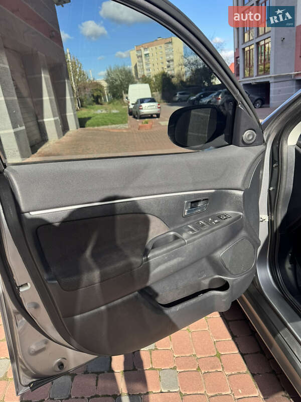 Внедорожник / Кроссовер Mitsubishi ASX 2010 в Ивано-Франковске фото 9 Внедорожник / Кроссовер Mitsubishi ASX 2010 в Ивано-Франковске