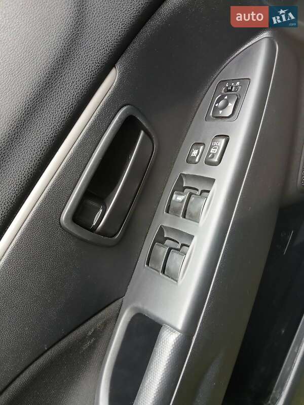 Позашляховик / Кросовер Mitsubishi ASX 2012 в Чернівцях