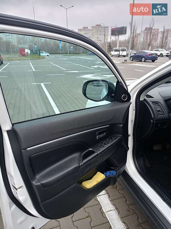 Позашляховик / Кросовер Mitsubishi ASX 2011 в Києві