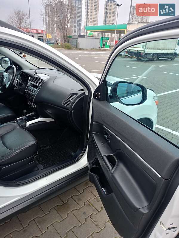 Позашляховик / Кросовер Mitsubishi ASX 2011 в Києві