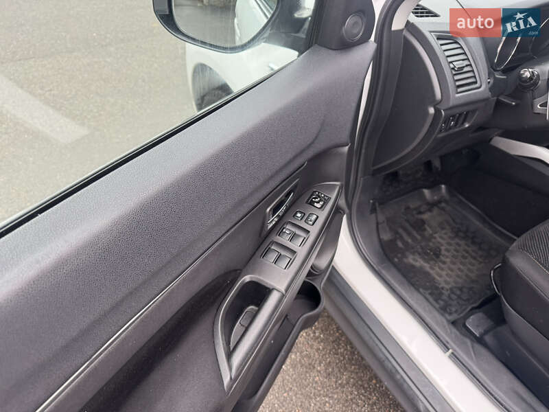 Позашляховик / Кросовер Mitsubishi ASX 2013 в Києві