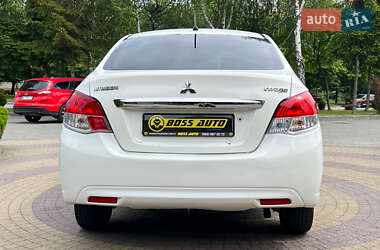 Седан Mitsubishi Attrage 2014 в 