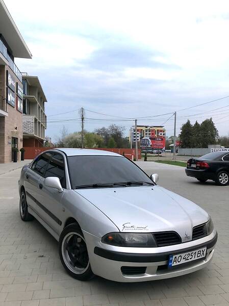 Ліфтбек Mitsubishi Carisma 2001 в Ужгороді