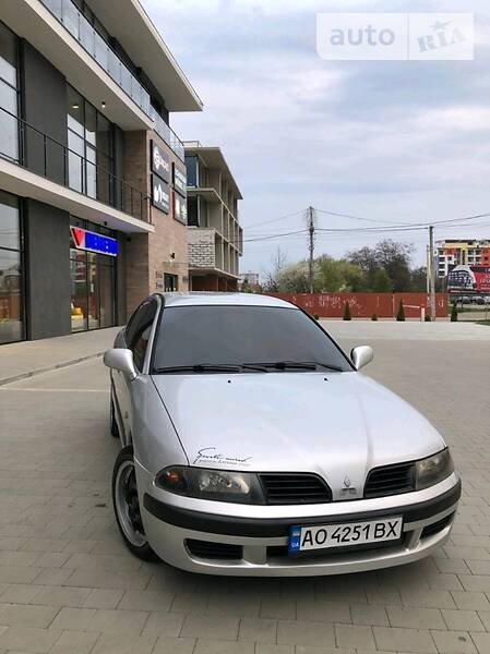 Ліфтбек Mitsubishi Carisma 2001 в Ужгороді