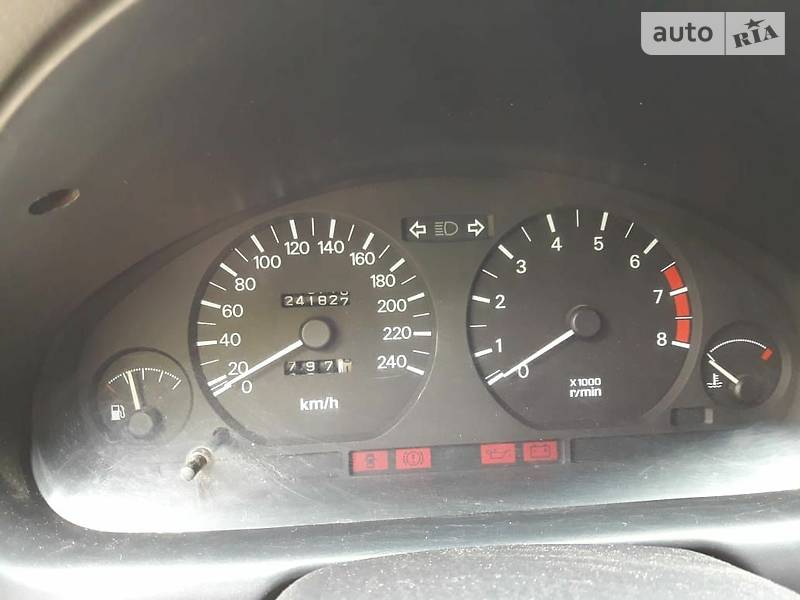 Седан Mitsubishi Carisma 1997 в Сторожинці