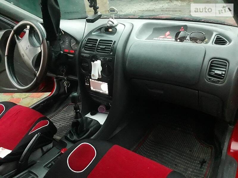 Седан Mitsubishi Carisma 1997 в Сторожинці