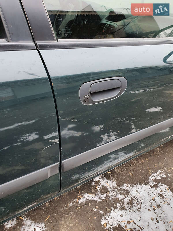 Седан Mitsubishi Carisma 1999 в Дніпрі