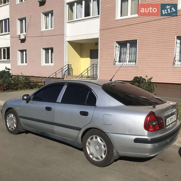Лифтбек Mitsubishi Carisma 2003 в Киеве