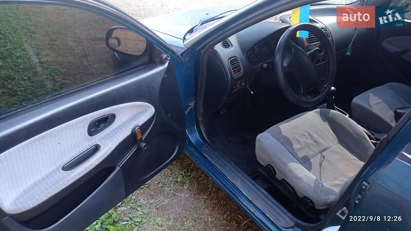Седан Mitsubishi Carisma 1997 в Киеве