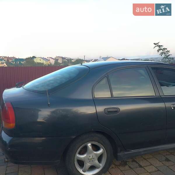 Седан Mitsubishi Carisma 1996 в Львове