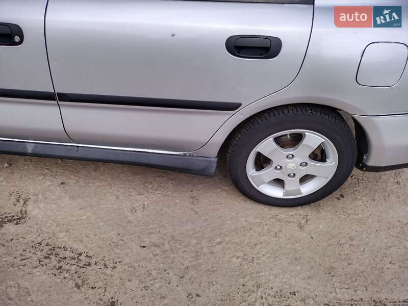 Хетчбек Mitsubishi Carisma 1996 в Кропивницькому фото 3 Хетчбек Mitsubishi Carisma 1996 в Кропивницькому