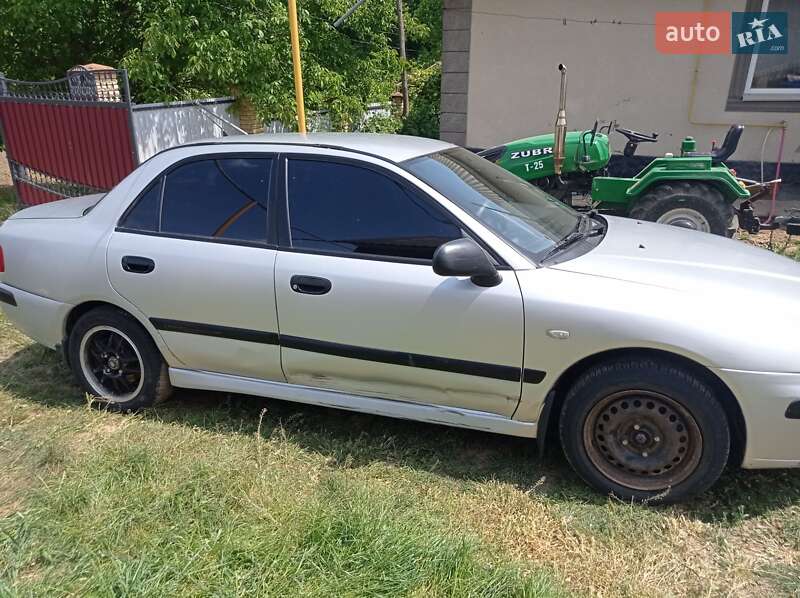 Седан Mitsubishi Carisma 2001 в Шаргороде