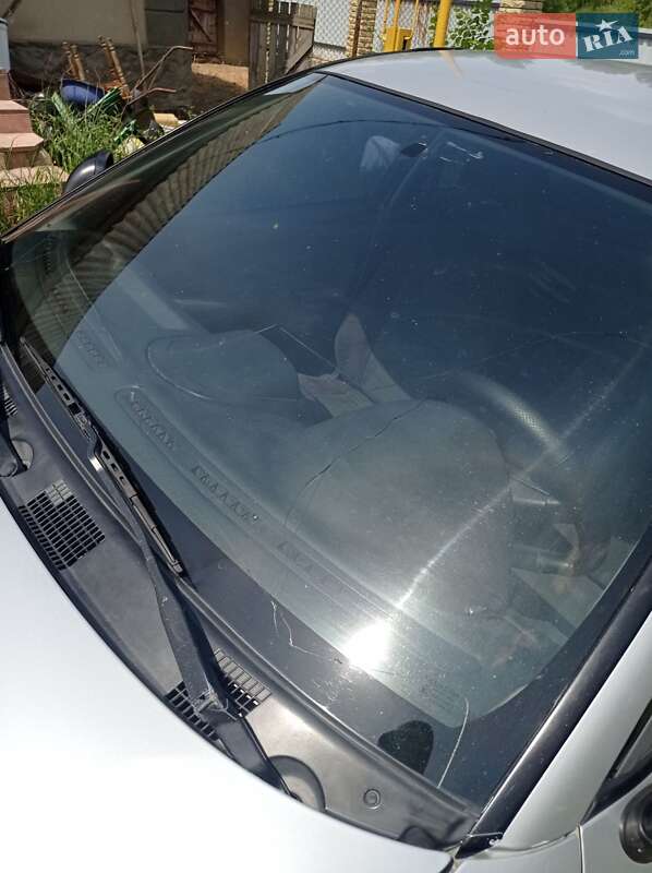 Седан Mitsubishi Carisma 2001 в Шаргороде