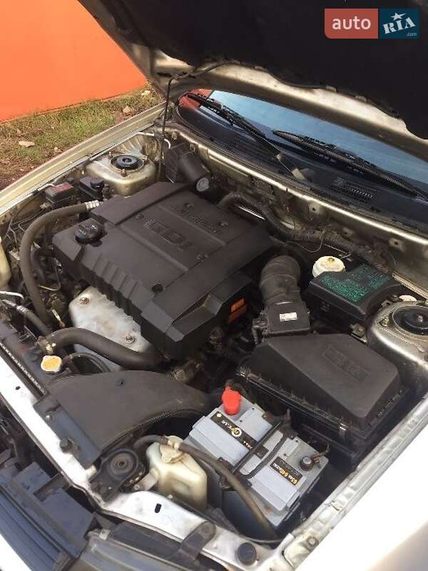 Седан Mitsubishi Carisma 2002 в Черкассах