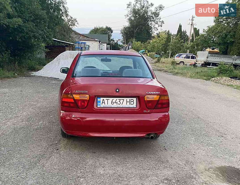 Седан Mitsubishi Carisma 1996 в Косове