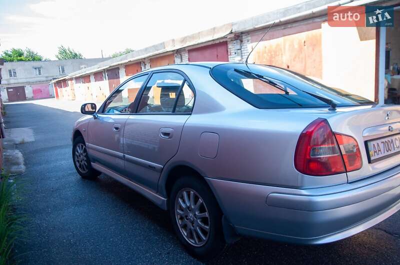 Лифтбек Mitsubishi Carisma 2003 в Киеве