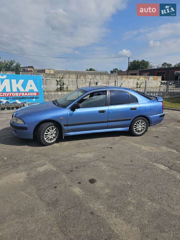 Ліфтбек Mitsubishi Carisma 2001 в Києві
