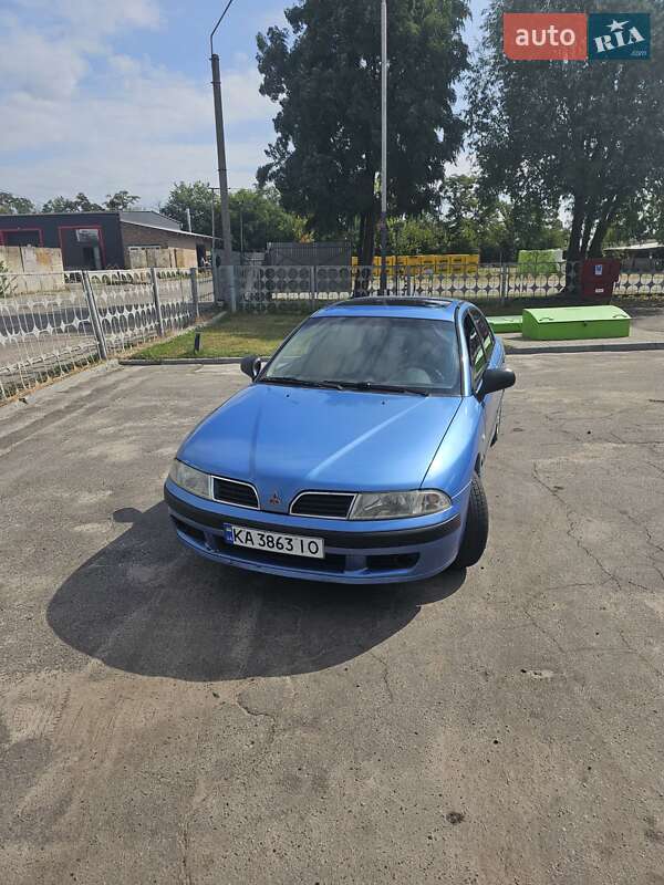 Ліфтбек Mitsubishi Carisma 2001 в Києві