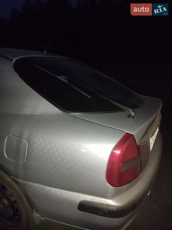 Ліфтбек Mitsubishi Carisma 2002 в Краснограді