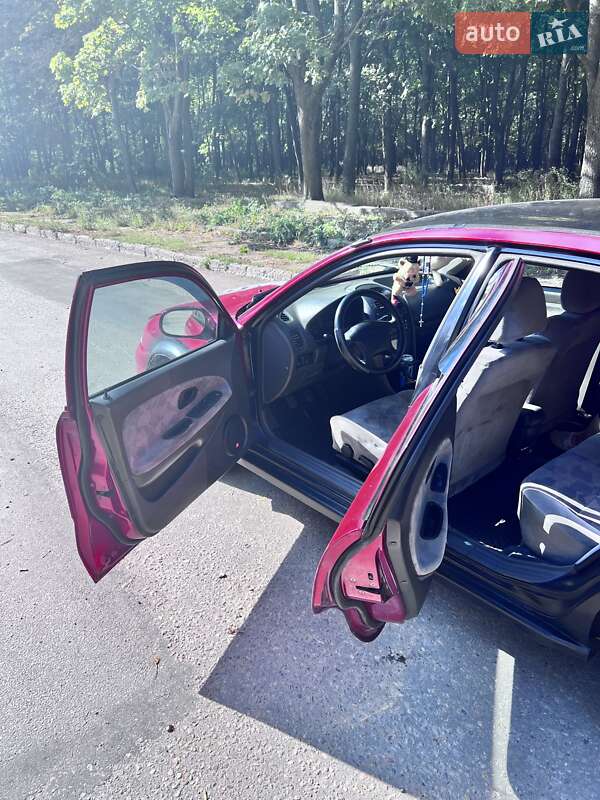 Ліфтбек Mitsubishi Carisma 1998 в Харкові