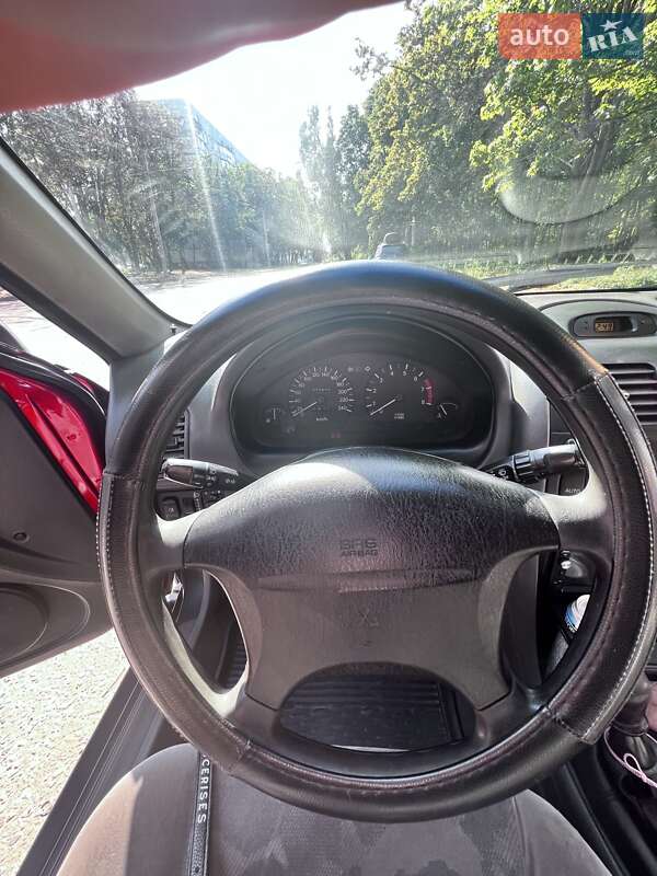 Ліфтбек Mitsubishi Carisma 1998 в Харкові