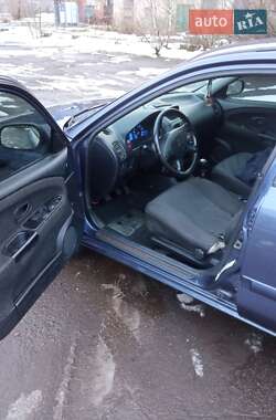 Ліфтбек Mitsubishi Carisma 2002 в Міжгір'ї