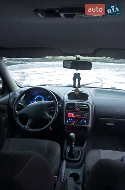 Ліфтбек Mitsubishi Carisma 2002 в Міжгір'ї