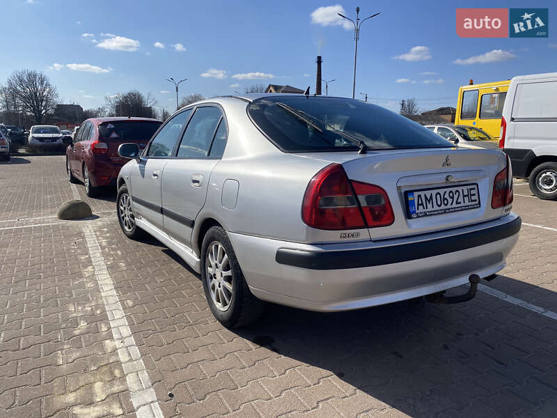 Лифтбек Mitsubishi Carisma 2002 в Житомире