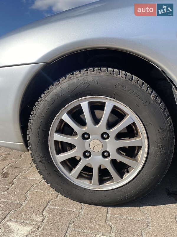 Лифтбек Mitsubishi Carisma 2002 в Житомире