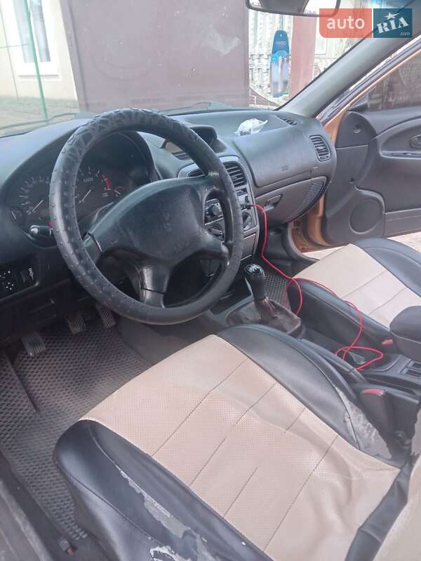 Лифтбек Mitsubishi Carisma 2001 в Доброславе