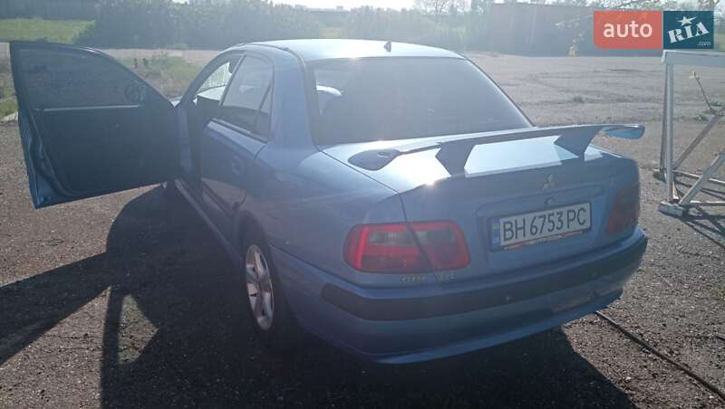 Седан Mitsubishi Carisma 2000 в Гайсине
