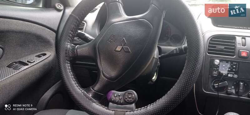 Седан Mitsubishi Carisma 2002 в Сокале