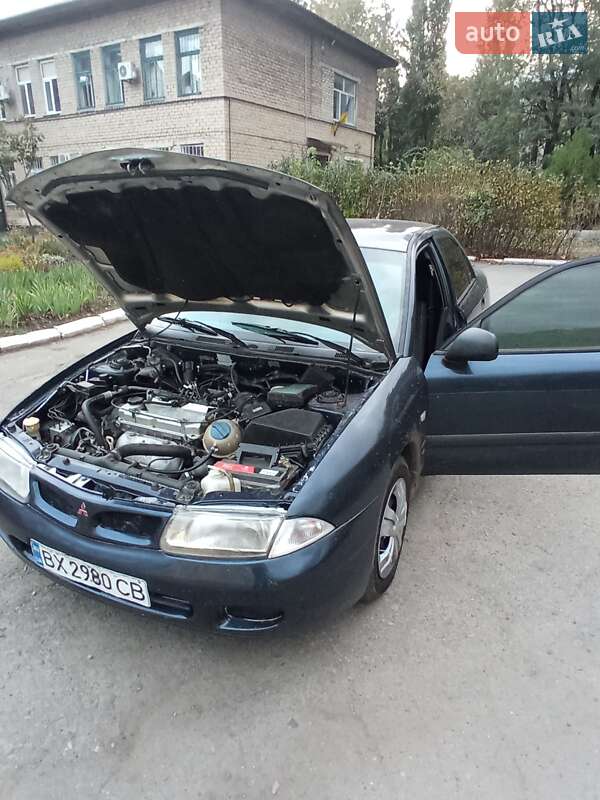 Седан Mitsubishi Carisma 2002 в Першотравенске фото 2 Седан Mitsubishi Carisma 2002 в Першотравенске