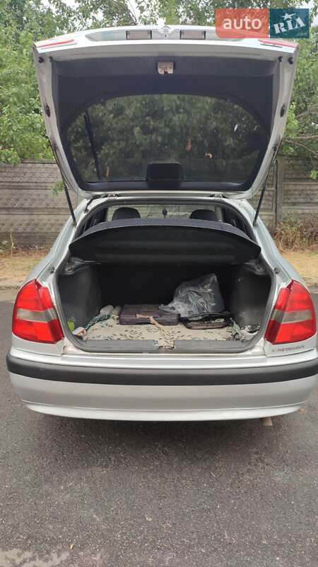 Лифтбек Mitsubishi Carisma 2002 в Кривом Роге