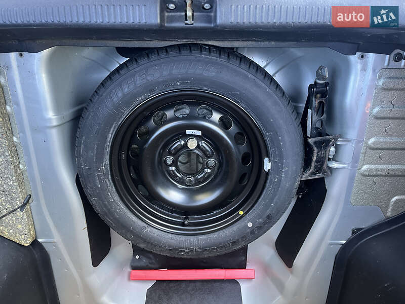 Лифтбек Mitsubishi Carisma 2003 в Дунаевцах фото 29 Лифтбек Mitsubishi Carisma 2003 в Дунаевцах