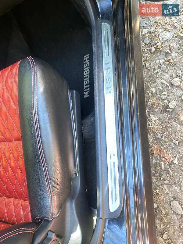 Седан Mitsubishi Carisma 2004 в Полтаві