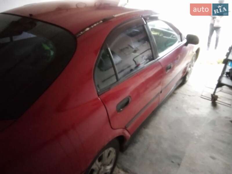 Лифтбек Mitsubishi Carisma 1998 в Черновцах