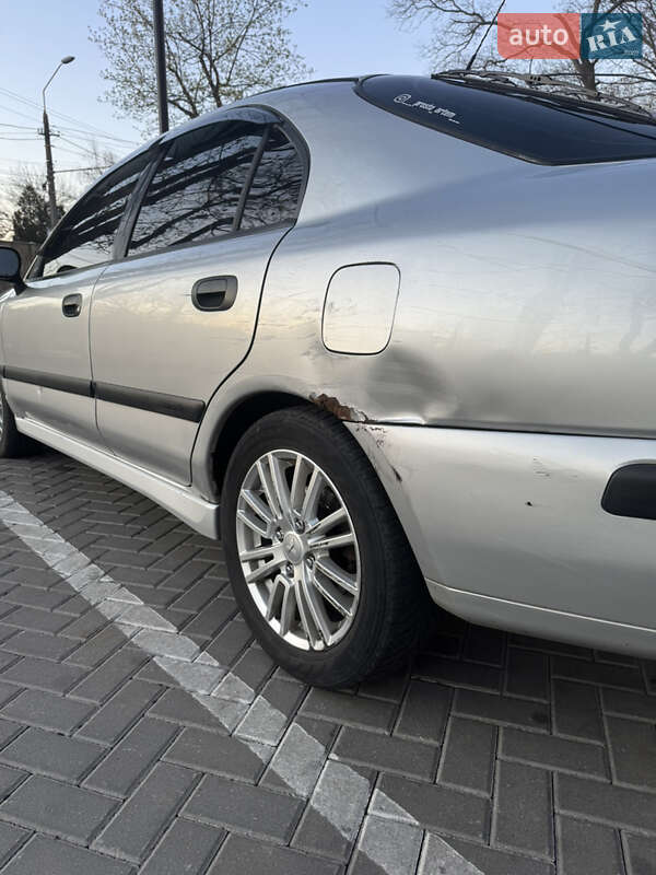 Ліфтбек Mitsubishi Carisma 2003 в Одесі