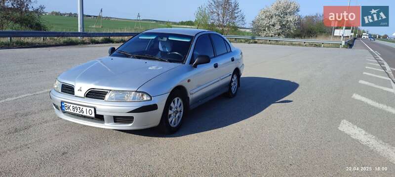 Лифтбек Mitsubishi Carisma 2001 в Дубно