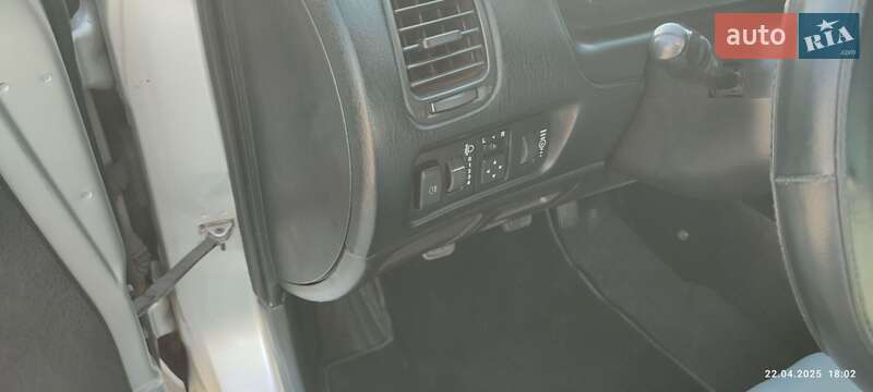 Лифтбек Mitsubishi Carisma 2001 в Дубно