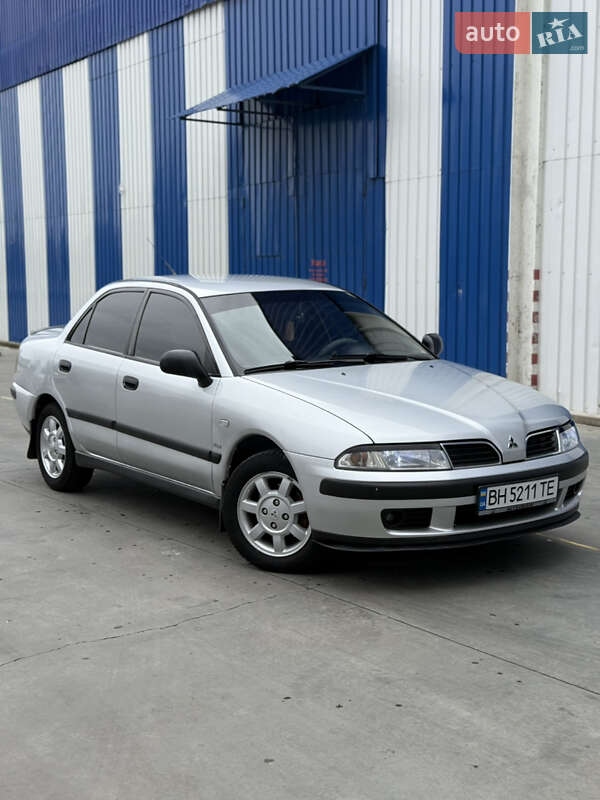 Седан Mitsubishi Carisma 1999 в Одессе