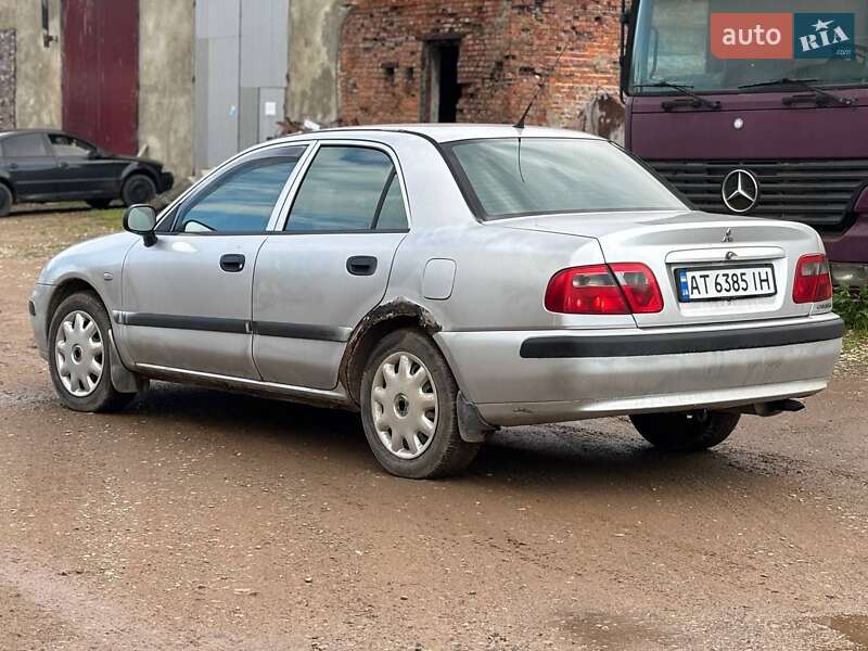Седан Mitsubishi Carisma 2003 в Надворной