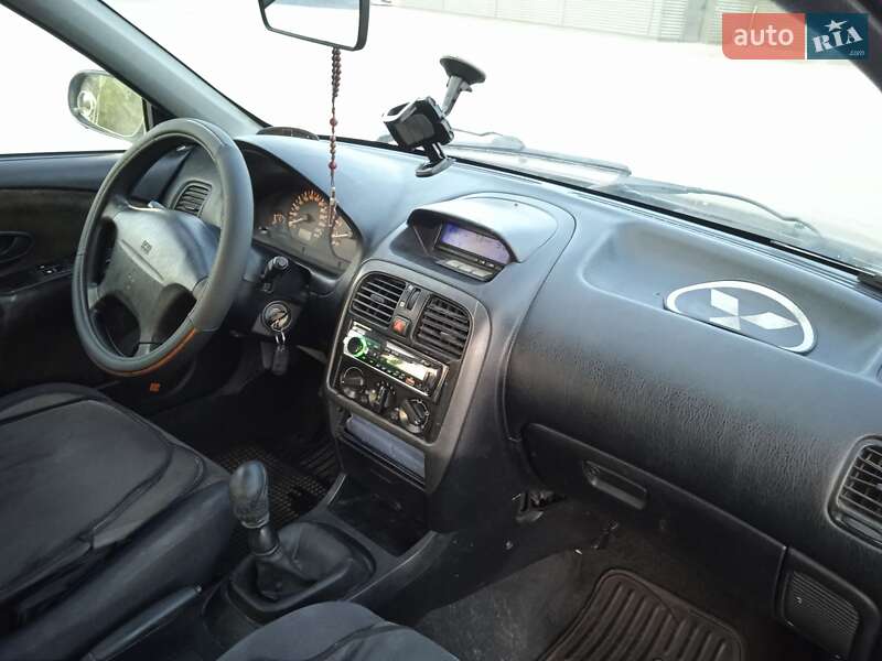Ліфтбек Mitsubishi Carisma 1999 в Львові